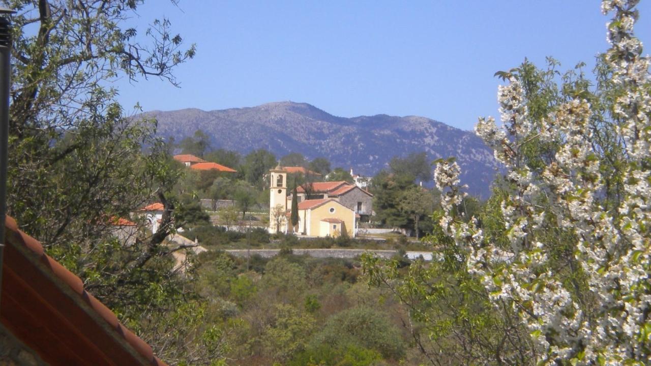 Stone House In A Quiet Landscape, Leonidion Vila Exterior foto