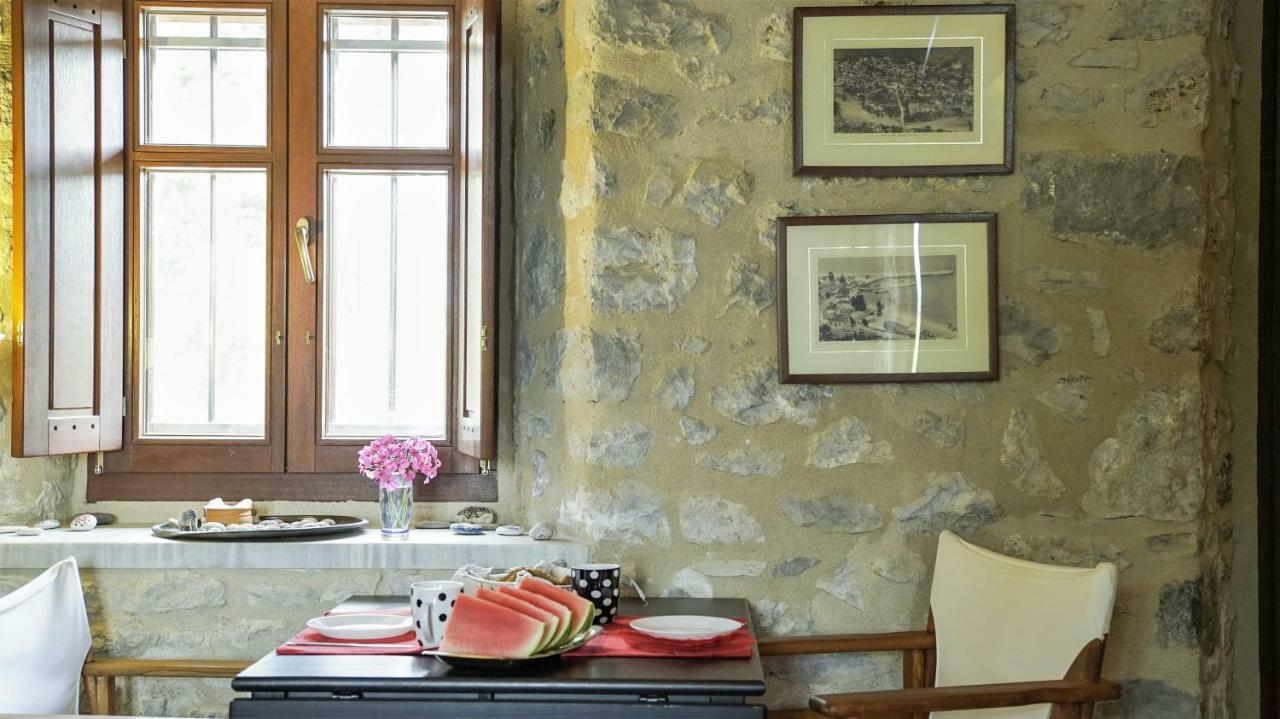 Stone House In A Quiet Landscape, Leonidion Vila Exterior foto